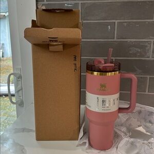 NIB Stanley Antique Pink 40oz Quencher H2.0 Tumbler